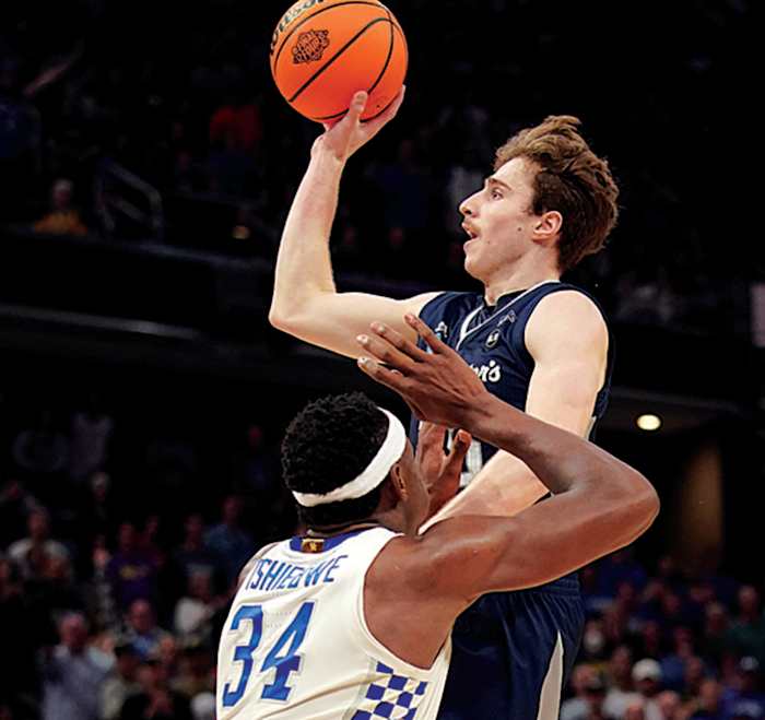 Saint Peter's Peacocks guard Doug Edert (25) shoots the ball on Kentucky Wildcats forward Oscar Tshiebwe (34) during the first round of the 2022 NCAA Tournament at Gainbridge Fieldhouse.